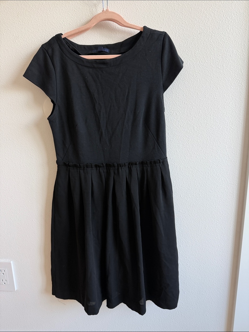 GAP Black Cap-Sleeve Fit-and-Flare Dress